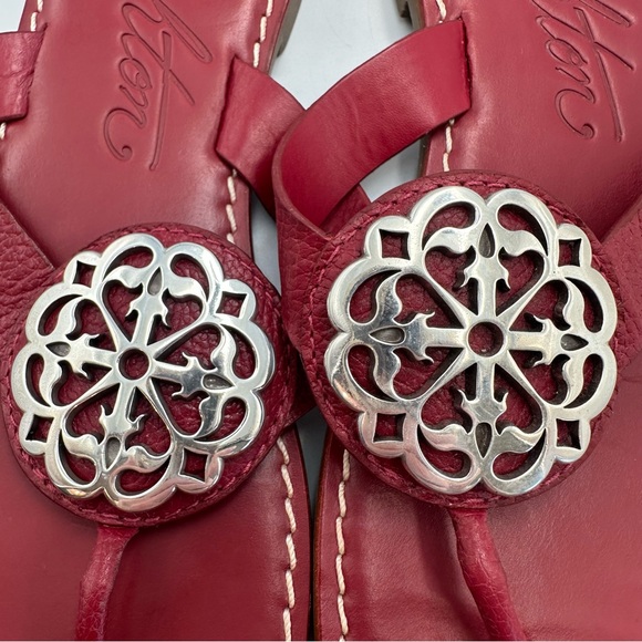 Brighton Red Alice Sandals Thong Flat Leather Womens Size 9M Silver Medallion - Picture 9 of 12